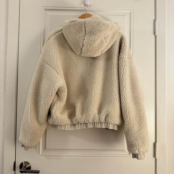 Alo Yoga Duality Sherpa Jacket XS 🤍 SOLD OUT | Reversible Iconic Alo Jacket - Picture 10 of 12